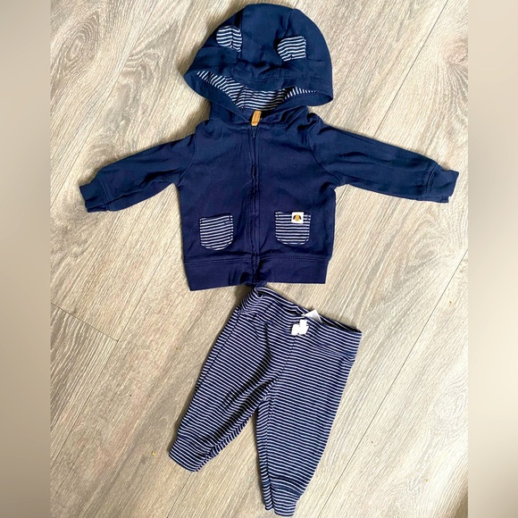 3 Months boy Carters pack! 3 Onesies, 2 piece fall outfit and 1 long sleeve💙🍁 - Picture 3 of 14
